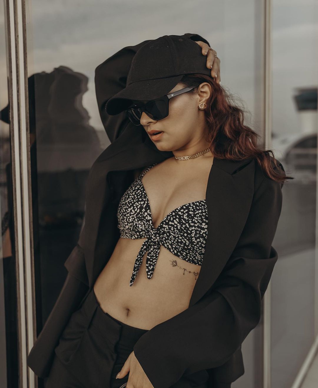 Avneet Kaur broke every limit at the age of 21, showed a transparent bra by  opening the coat buttons in front of the camera, gave s*xy poses -  informalnewz