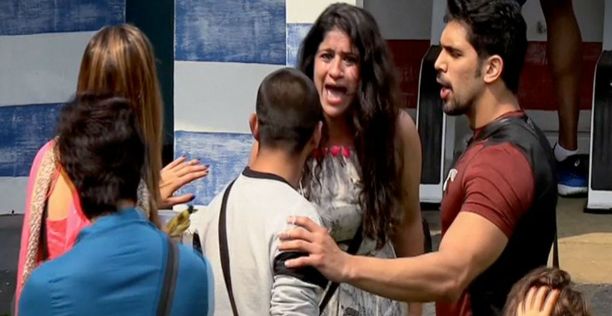 Bigg Boss 12: श्रीसंत ने लगाया आरोप, बाथरूम में सिगरेट पीती हैं सुरभि राणा