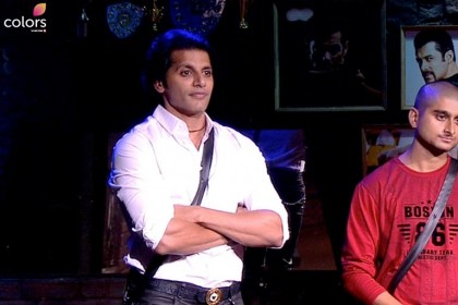 Bigg Boss 12: Deepak Thakur को Karanvir Bohra से लड़ाई पड़ी महंगी, Salman Khan ने दी पूरे हफ्ते की सज़ा