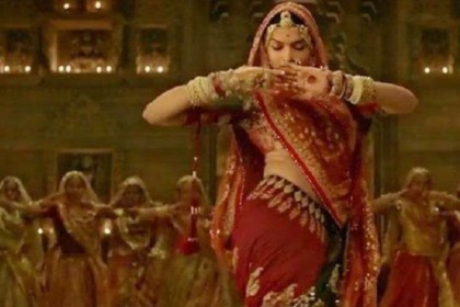 Deepika Padukone dance video on Shakira Hips dont lie song