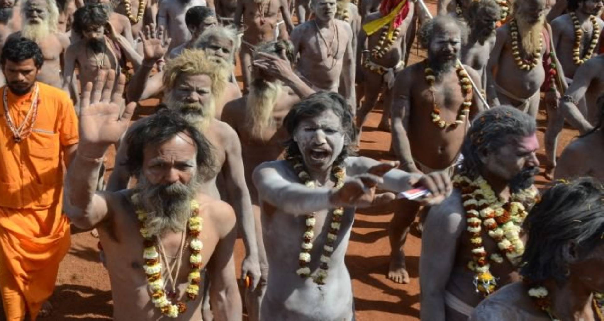 Kumbh Mela 2019: जानिए कैसे बनते हैं नागा साधु, इनके जीवन का रहस्य जानकर रह जाएंगे दंग