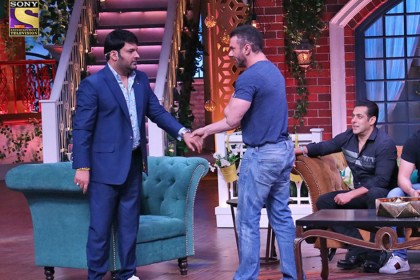 Salman Khan Arbaaz Khan Sohail Khan Salim Khan on The Kapil Sharma Show