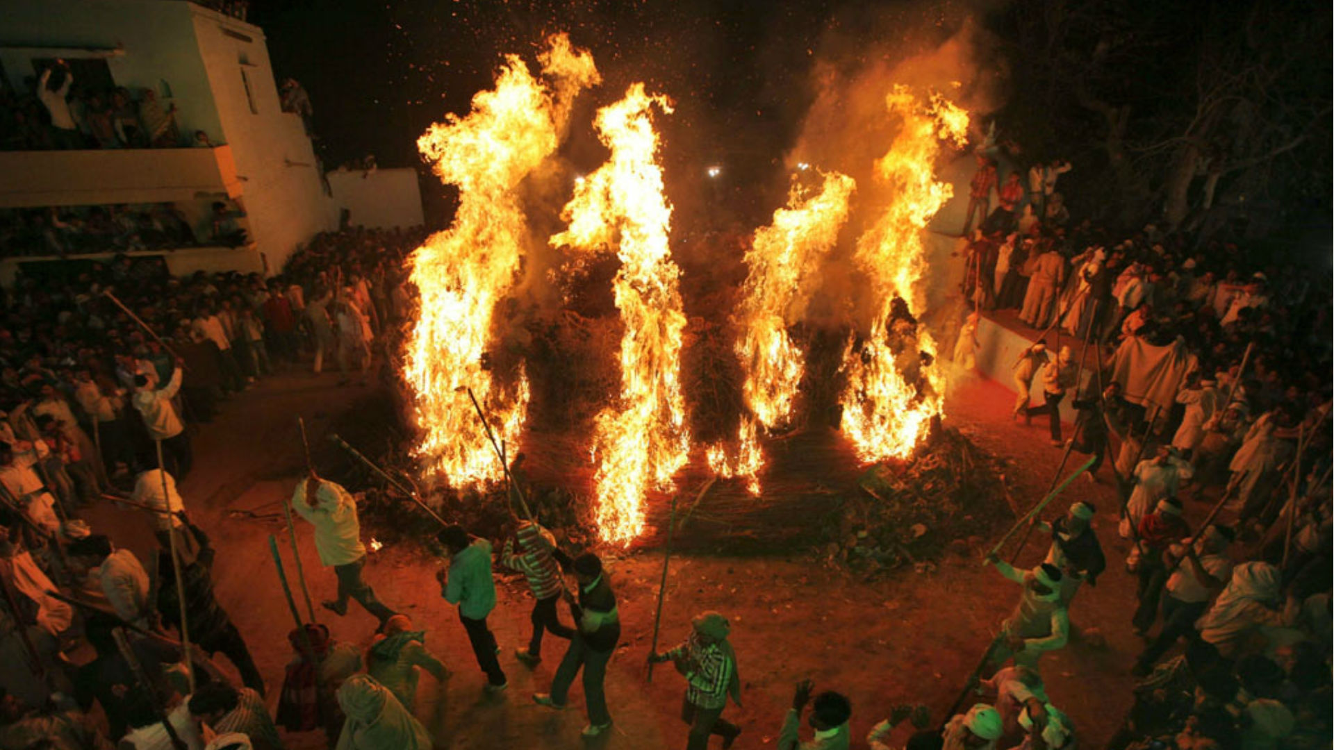 होली 2019: 20 मार्च को पूर्णिमा के साथ लग रही भद्रा, जानें होलिका दहन का समय और पूजा का शुभ मुहूर्त