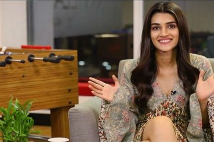 Pinkvilla Jhacaaash live game show Facebook- Kriti Sanon Kubra Sait