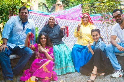 Saand Ki Aankh film set second photo Taapsee Pannu Bhumi Pednekar Vineet Singh Prakash Jha