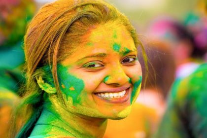 Holi 2020 Skin Care Tips:होली के रंगों को छुड़ाने के लिए फॉलो करें ये आसान टिप्स और बचिए रंगों के दुष्प्रभाव से