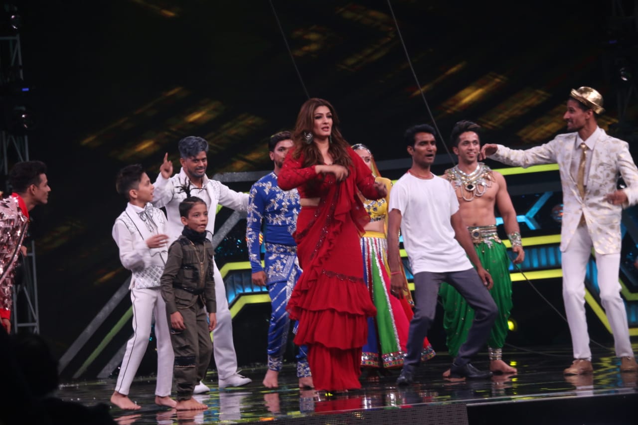 Raveena Tandon Dance 1 At Super Dancer Chapter 3