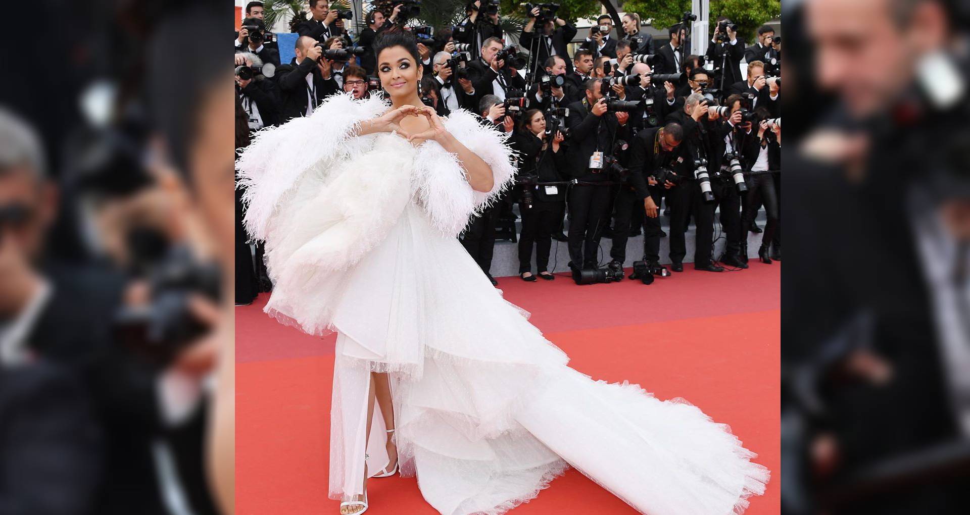 Cannes 2019: ऐश्वर्या राय बच्चन ने दूसरी बार किया रेड कार्पेट पर वॉक, व्हाइट गाउन में एक्ट्रेस दिखा अलग अंदाज