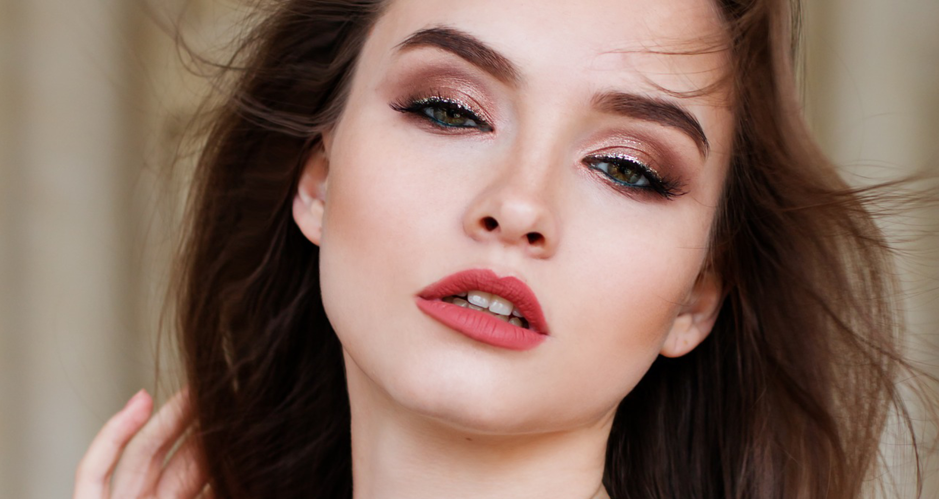Makeup Tips: खूबसूरत और परफेक्ट लुक के लिए आईलाइनर लगाते वक्त कभी न करें ये 5 गलतियां