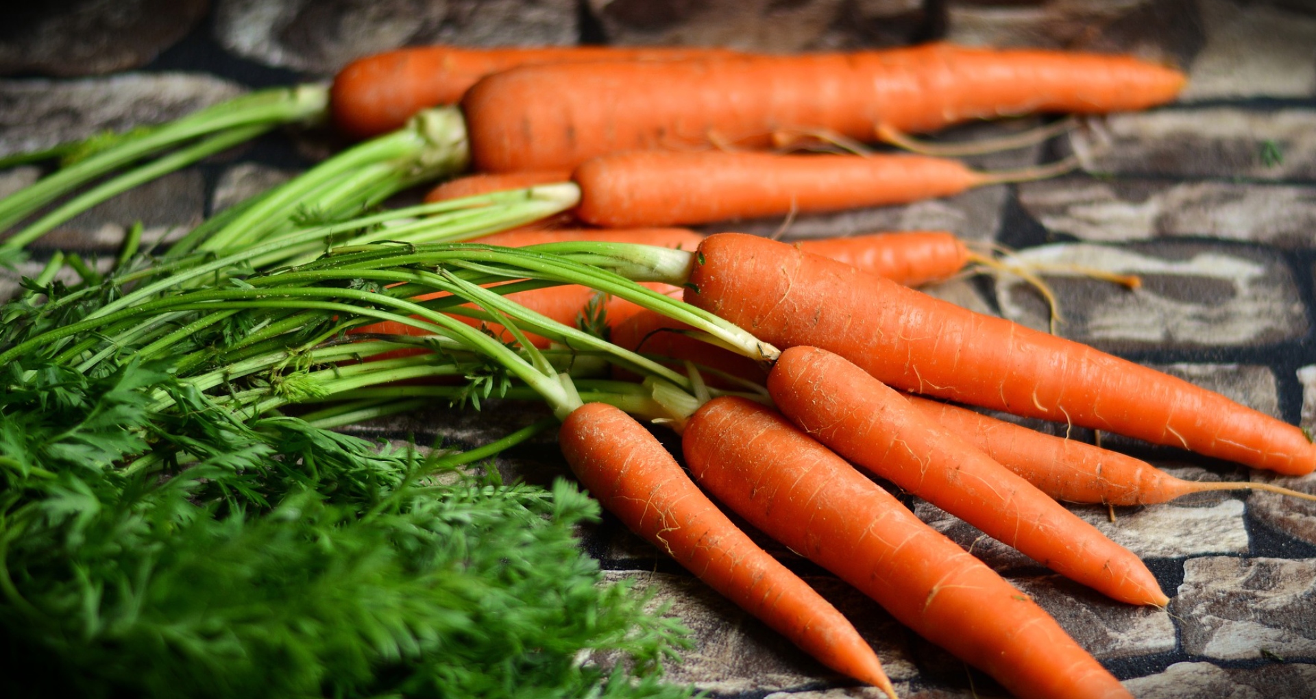 कैंसर से लेकर हाई ब्लड प्रेशर तक, गाजर खाने से मिलती है कई गंभीर बीमारियों से छुटकारा, जानिए इसके फायदे