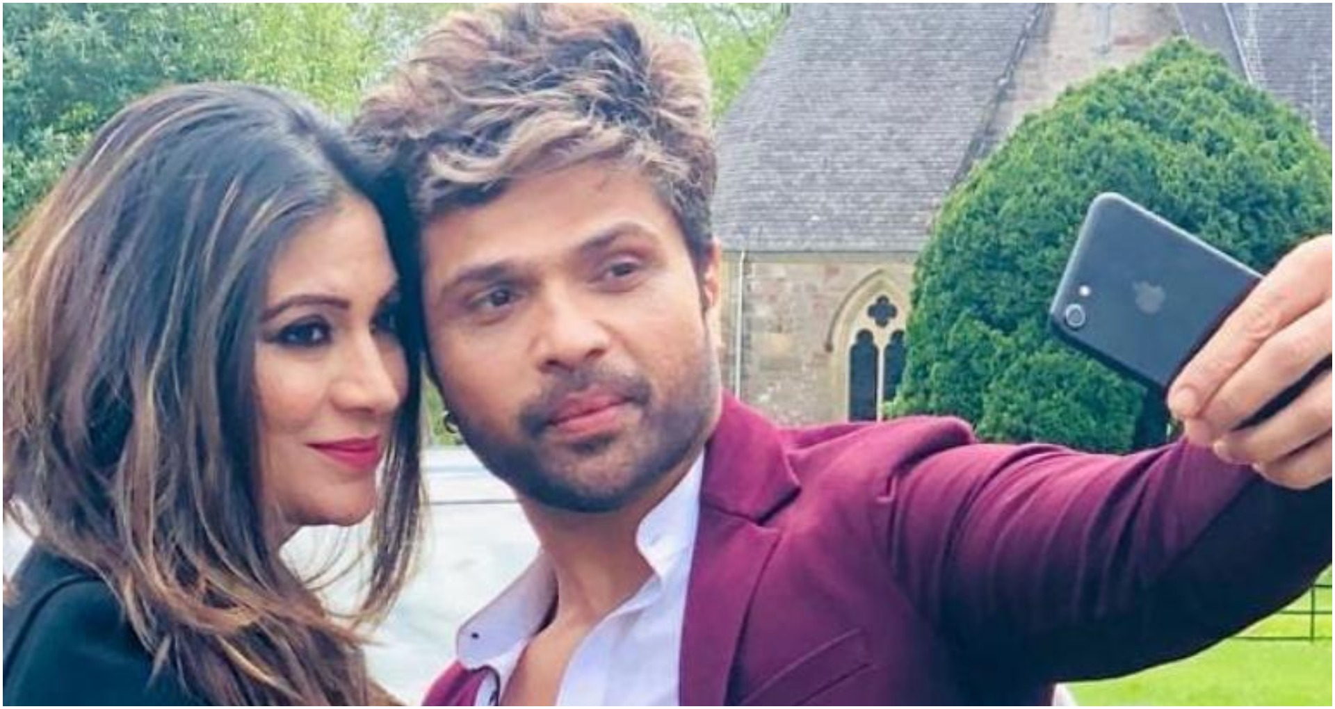 Himesh Reshammiya Wedding Anniversary: शादी की पहली सालगिरह पर हिमेश ने पत्नी संग शेयर की ये खास तस्वीर