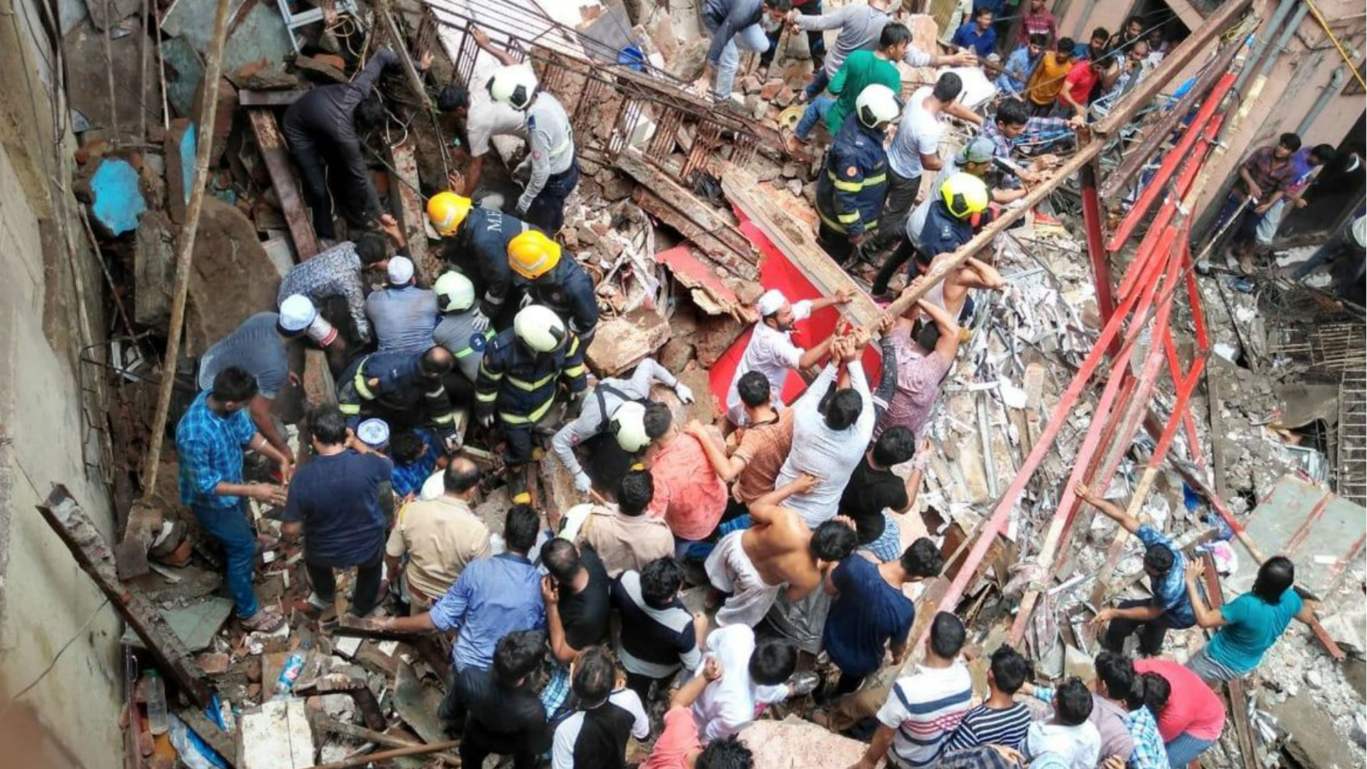 Mumbai Building Collapse: मुंबई के डोंगरी में 4 मंजिला इमारत गिरी, 7 की मौत, 40 लोगों के दबे होने की आशंका