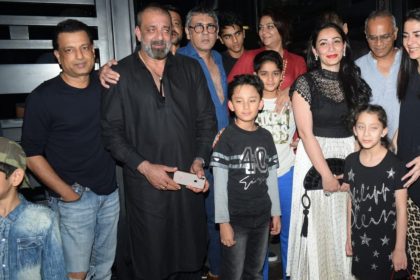 Sanjay Dutt With Wife Maanayata Dutt And Kids