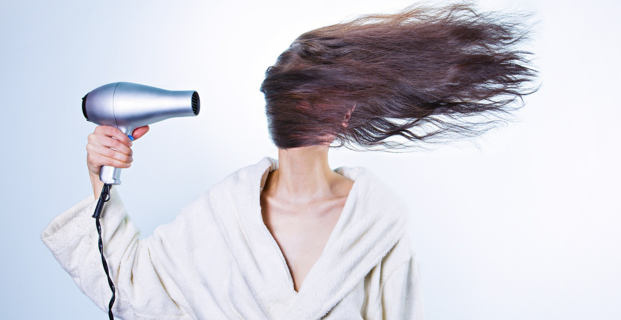 Hair Care Tips: ब्लो ड्रायर पर अब पैसे खर्च करने की नहीं है जरूरत, इन ट्रिक्स से झटपट सुखाएं बाल