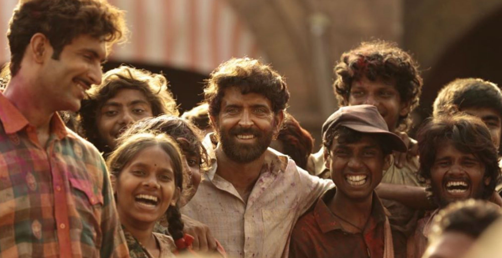 Super 30: ऋतिक रोशन ने तू लगावेलू जब लिपस्टिक गाने पर अपने ऑनस्क्रीन स्टूडेंट्स के साथ किया डांस, देखिए वीडियो