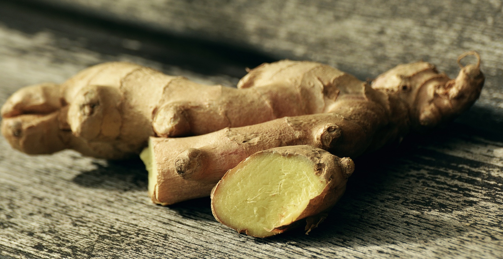 Ginger Health Tips: कैंसर जैसी गंभीर बीमारी से बचाता है अदरक, जानिए सेहत से जुड़े इसके अनसुने फायदे