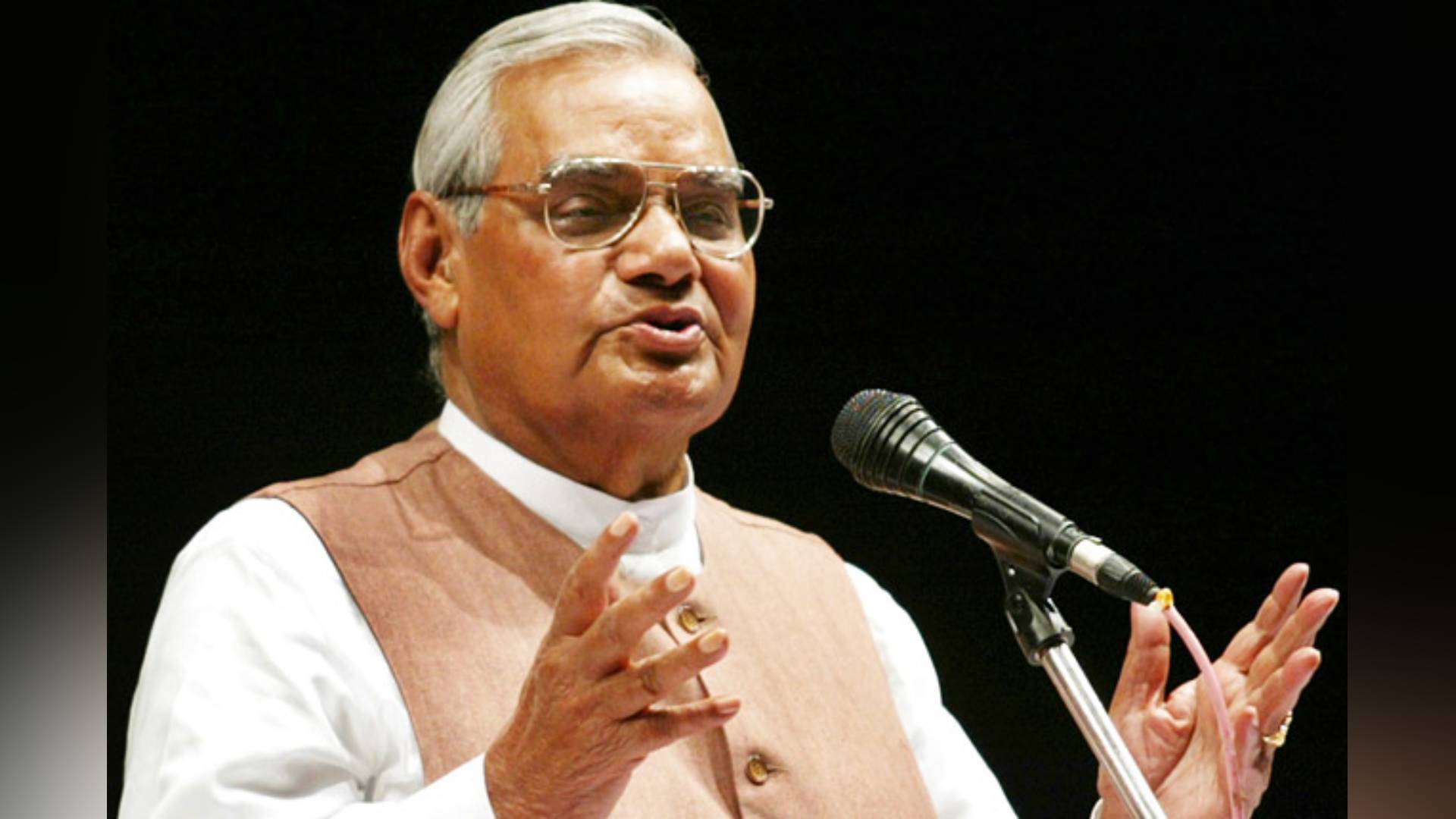 Atal Bihari Vajpayee Speech: अटल बिहारी वाजपेयी के 5 दमदार भाषण, जिसे सुनकर सिहर उठेंगे आप