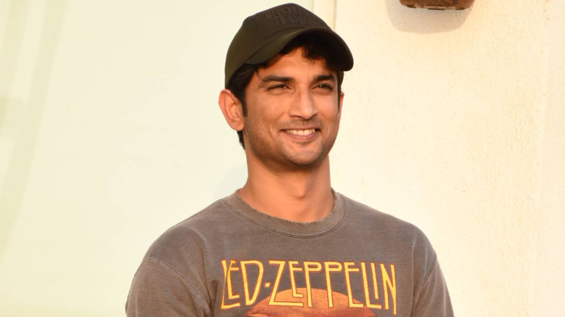 Sushant Singh Rajput Demise: सुशांत सिंह राजपूत ने फांसी लगाकर की आत्महत्या, पुलिस को नौकर ने दी थीं जानकारी, रिपोर्ट