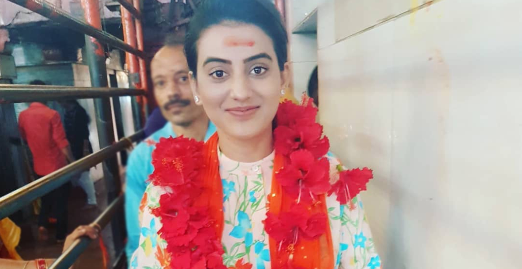 Akshara Singh Birthday: मां विंध्यवासिनी के दर्शन करने पहुंचीं अक्षरा सिंह, देखिए एक्ट्रेस की खूबसूरत तस्वीरें