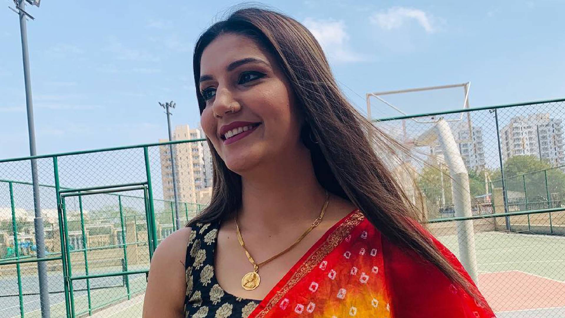 Sapna Chaudhary dance: घूंघट में सपना चौधरी ने लगाए जबरदस्त ठुमके, स्टेज पर यूं लगाई आग, देखिए वायरल वीडियो