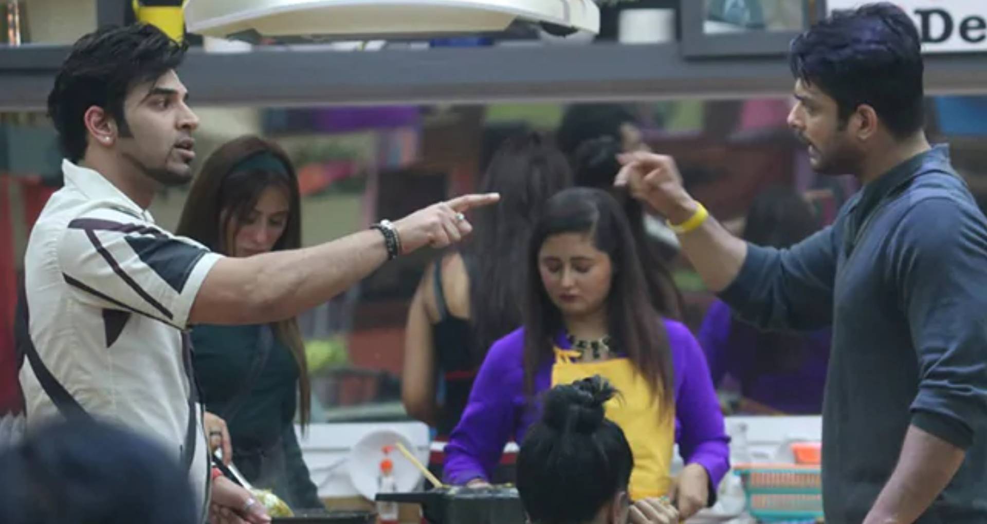 Bigg Boss 13 Bulletin Day 12: नॉमिनेशन के लिए पारस छाबड़ा को मिली सबसे ज्यादा रिंग्स, घर में खाने को लेकर बहस