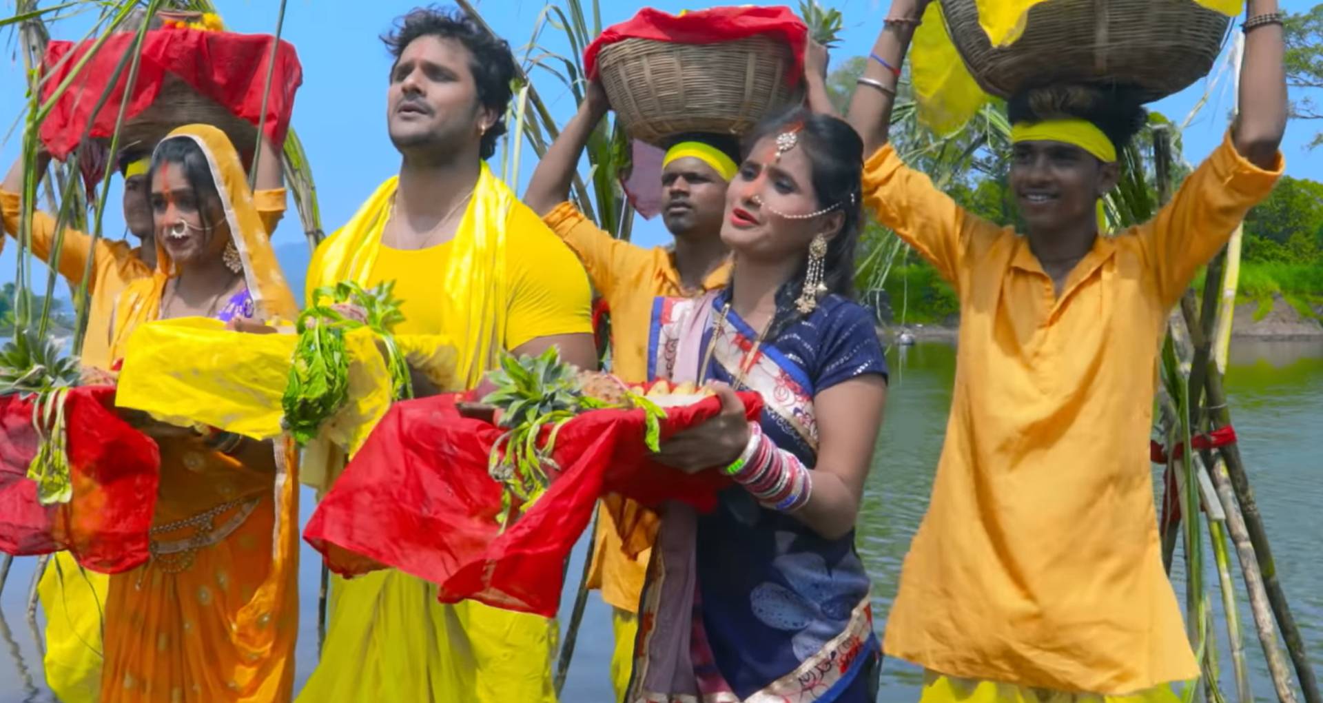 Chhath Geet 2019: खेसारी लाल यादव का नया छठ गीत लॉन्च, बता रहे हैं व्रत रखने वाली महिलाओं की स्थिति