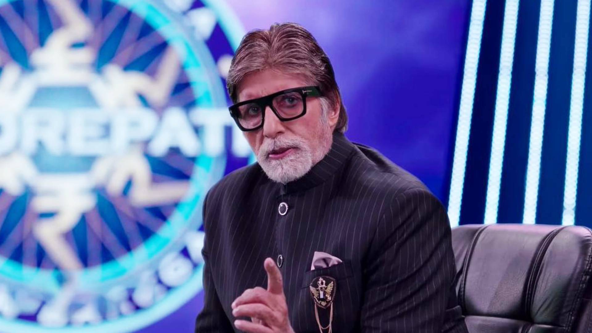 KBC11: केबीसी के सेट पर मनाया गया अमिताभ बच्चन का 77वां जन्मदिन, ये नायाब तोहफा पाकर भावुक हुए बिग बी