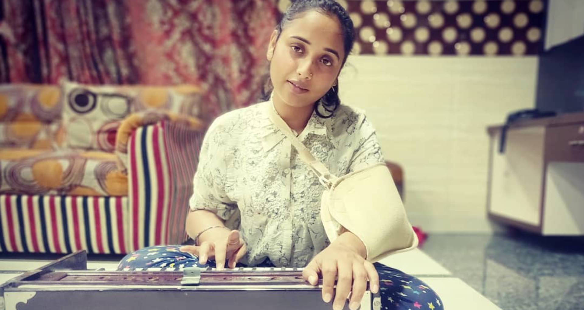 Rani Chatterjee Accident: बेड रेस्ट छोड़ काम पर लौटी रानी चटर्जी, फैंस को ऐसे बताया अपने दर्द का हाल