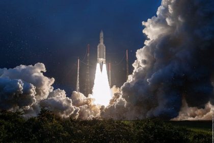 GSAT-30 Interesting Facts: इसरो का सैटेलाइट GSAT-30 हुआ लॉन्च, देखिये तस्वीरें और जानिए क्या है उसकी खासियत 