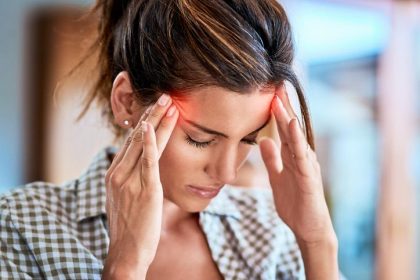 Home Remedies for Headaches: सरदर्द से परेशान रहते हो? ये 4 घरेलु उपाय चुटकियों में सरदर्द को दूर करेगा