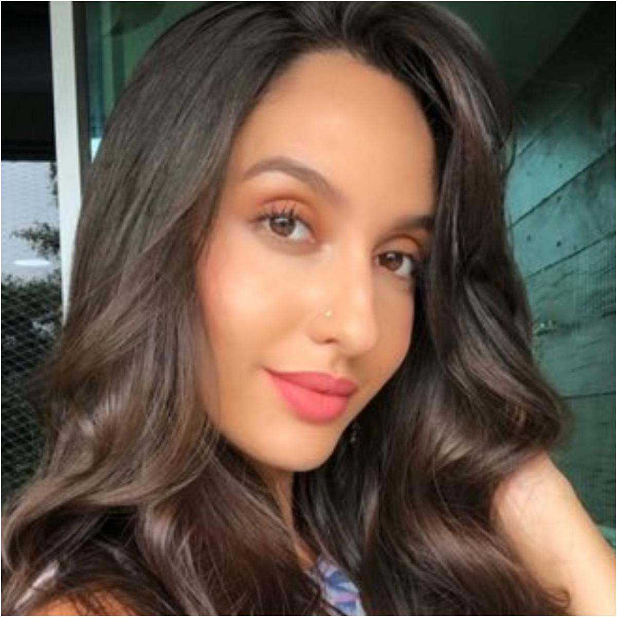 Nora Fatehi Is Selfie Queen Looks Beautiful Even Without Makeup - Nora