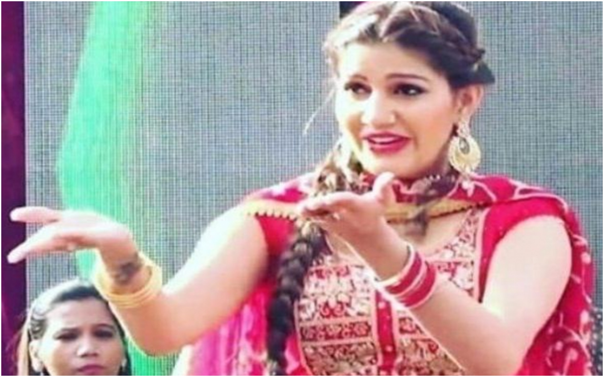 Sapna Choudhary Dance: सपना चौधरी का हरियाणवी गाना ‘मैं धर्मेंद्र तू मेरी हेमा मालनी’ हुआ वायरल, देखे वीडियो