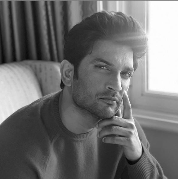 सुशांत सिंह राजपूत (Sushant Singh Rajput) आज बॉलीवुड का नामी चेहरा है, लेकिन एक समय था जब ये चेहरा इंजीनियरिंग में अपना सर खपा रहा था। 21 जनवरी 1986 को पटना में जन्मे सुशांत ने टेलीविजन से फिल्मों तक का सफर तय किया। टेलीविजन की दुनिया में वो एक चमकता सितारा रहे।