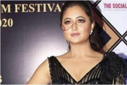 Rashami Desai Photos: रश्मि देसाई ने अवार्ड फंक्शन में बेबाक अंदाज से कई लोगों को किया घायल