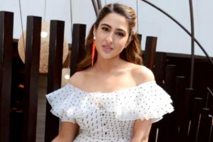 Sara Ali Khan Photos: सारा अली खान इन ऑउटफिट में लग रही है बेहद हॉट, जिसे देख आप भी हो जाएंगे उनके फैन