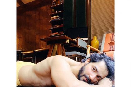 Varun Dhawan Photos: वरुण धवन ने शेयर की शर्टलेस तस्वीर, डिनो मोरिया ने पूछा ये सवाल!