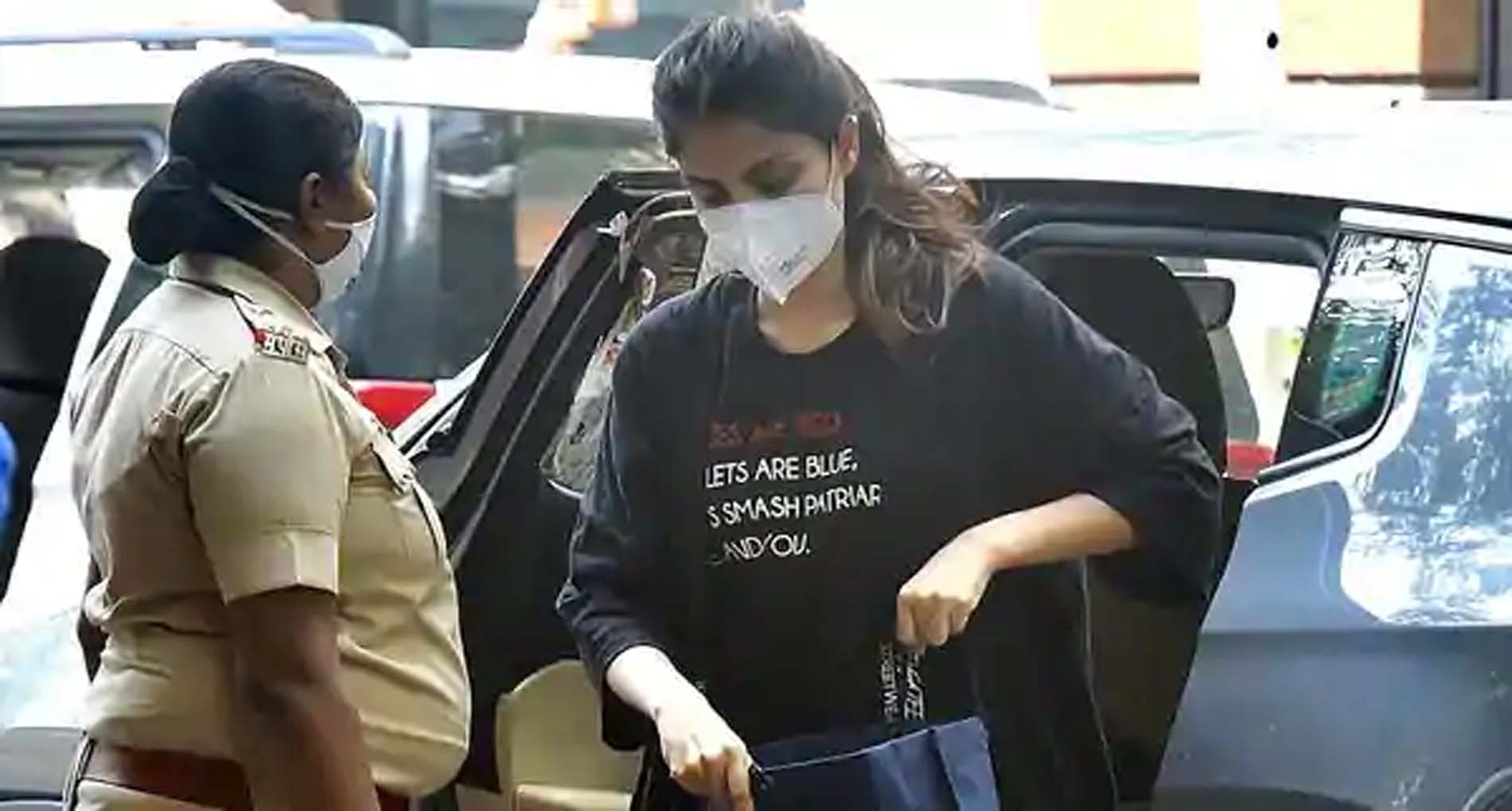 Sushant Case Rhea Chakraborty Jail Ncb Drug Connection - रिया चक्रवर्ती ने  NCB लॉकअप में गुजारी रात, आज होंगी जेल में शिफ्ट - Hindi Rush - News