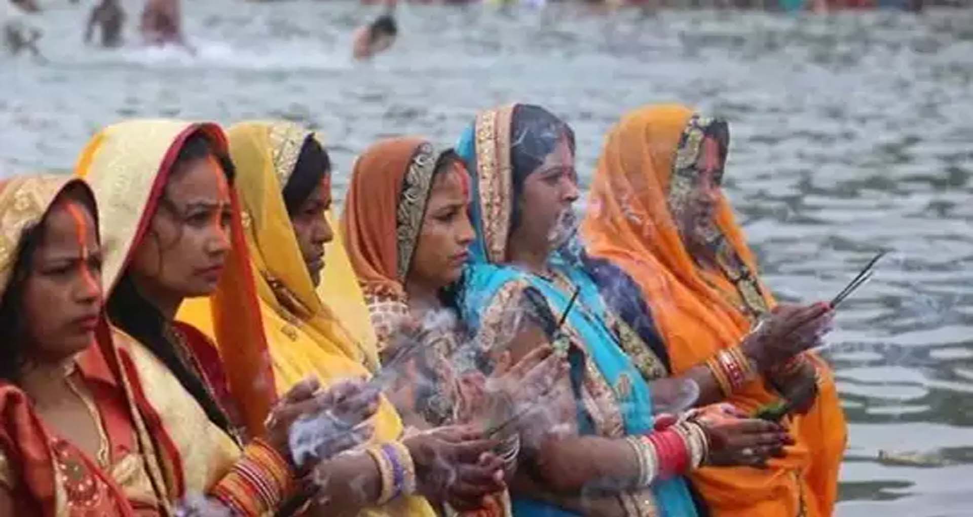 Bhojpuri Chhath Geet 2020: छठ महापर्व पर इन भोजपुरी सितारों के गानों की धूम, देखें वीडियो