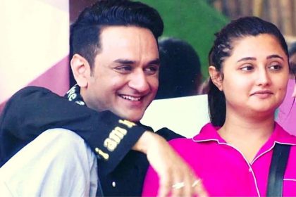 Bigg Boss 14: रश्मि देसाई ने साधा अर्शी खान पर निशाना, विकास गुप्ता को किया सपोर्ट