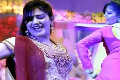 Sapna Choudhary Dance Video:  सपना चौधरी का डांस देख लोगों ने बरसाए नोट! देखें VIRAL VIDEO