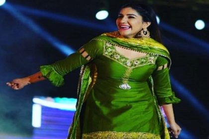 Sapna Chaudhary Ke Gane: सपना चौधरी के नखरे देख घायल हुए फैंस! हरे सूट में किया जबरदस्त डांस