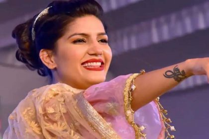 Sapna Chaudhary Dance: सोशल मीडिया पर जमकर धमाल मचा रहा है सपना चौधरी का स्टेज शो डांस वीडियो!