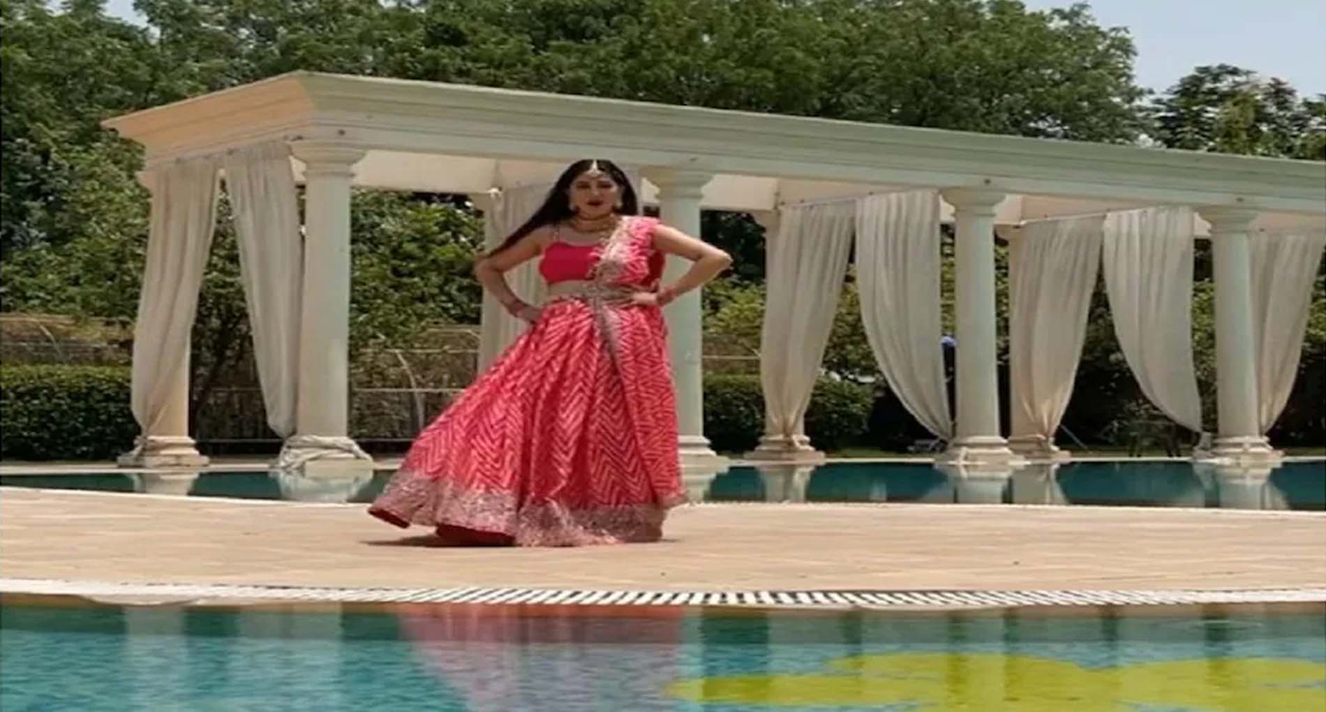 Sapna Chaudhary Dance: सपना चौधरी ने लहंगा पहन स्विमिंग पूल किनारे लगाए ठुमके! वायरल हुआ वीडियो