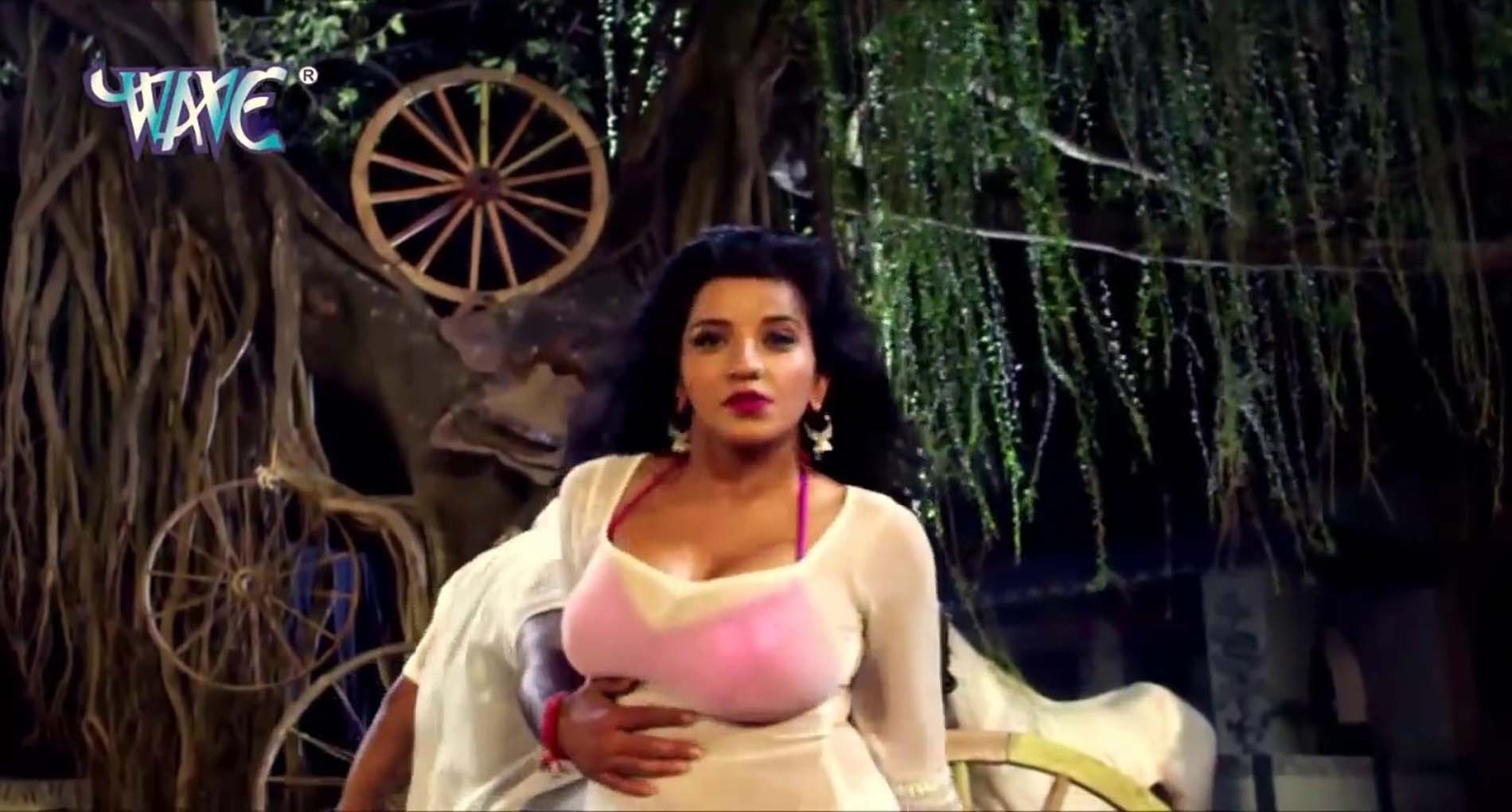 Monalisa Bold Video Song: पवन सिंह और मोनालिसा का बेहद रोमांटिक वीडियो सॉन्ग!