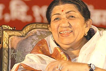 घर पहुंचा Lata Mangeshkar का पार्थिव शरीर, अंतिम दर्शन के लिए लता मंगेशकर के घर पहुंचीं ये हस्तियां!