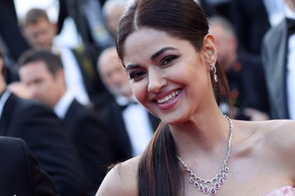 Cannes 2022: Meera Chopra ने रेड कारपेट पर चलकर दिखाया अपना जलवा!