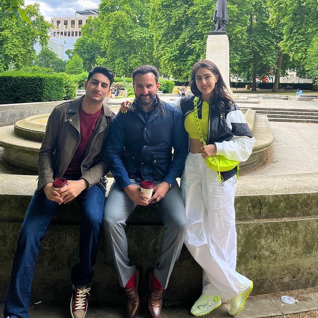 saif ali khan with son ibrahim ali khan and  doughter sara ali khan