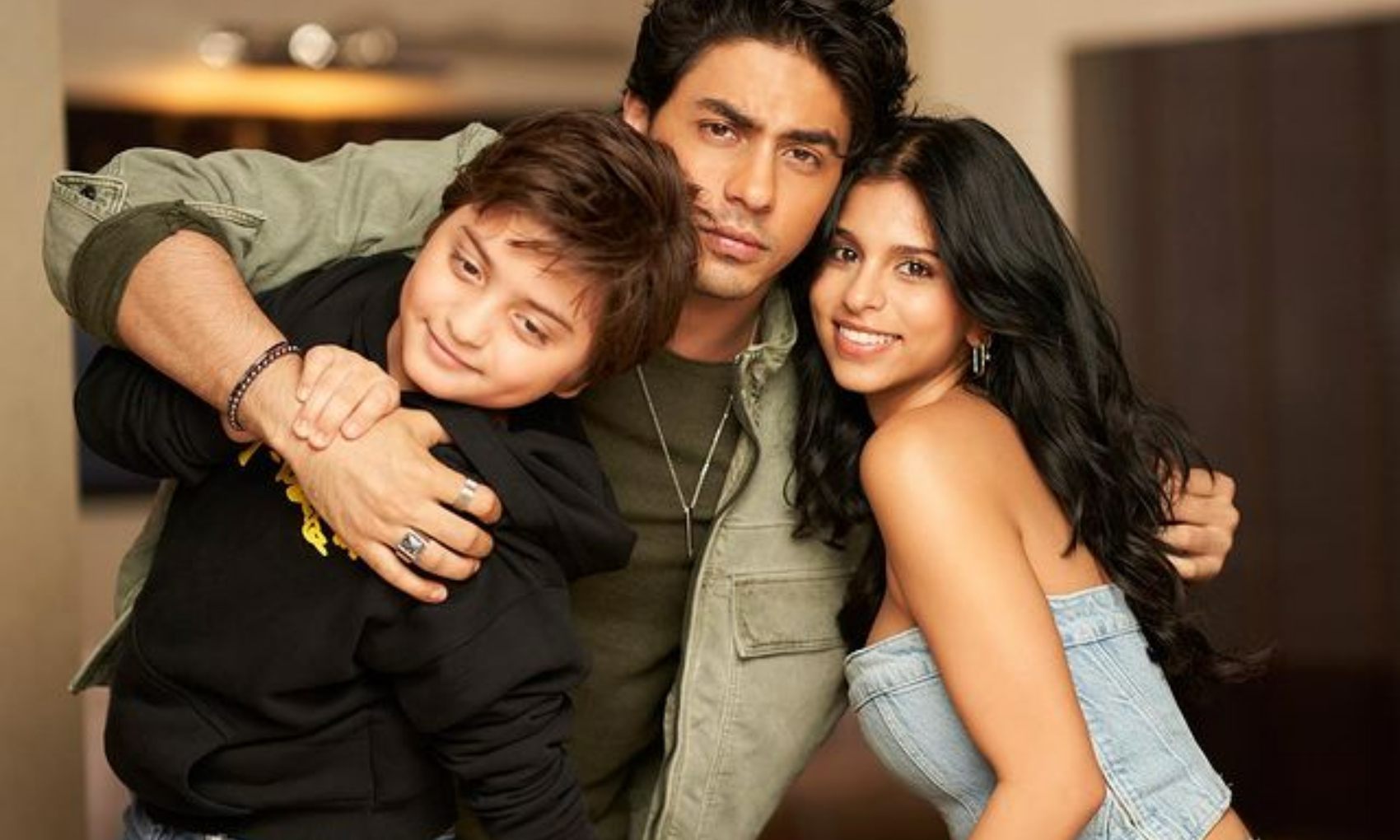 Aryan Khan: आर्यन खान ने शेयर की भाई-बहन के साथ तस्वीरें, शाहरुख खान ने भी किया मजेदार कमेंट