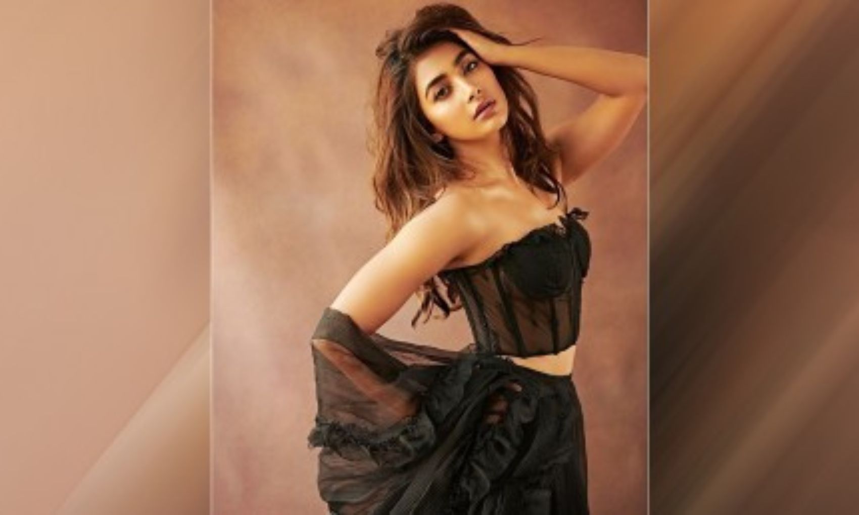 HBD Pooja Hegde: बॉलीवुड में नहीं चला जादू, प्रभास संग अफेयर की चर्चा, जानें अनसुनी बातें