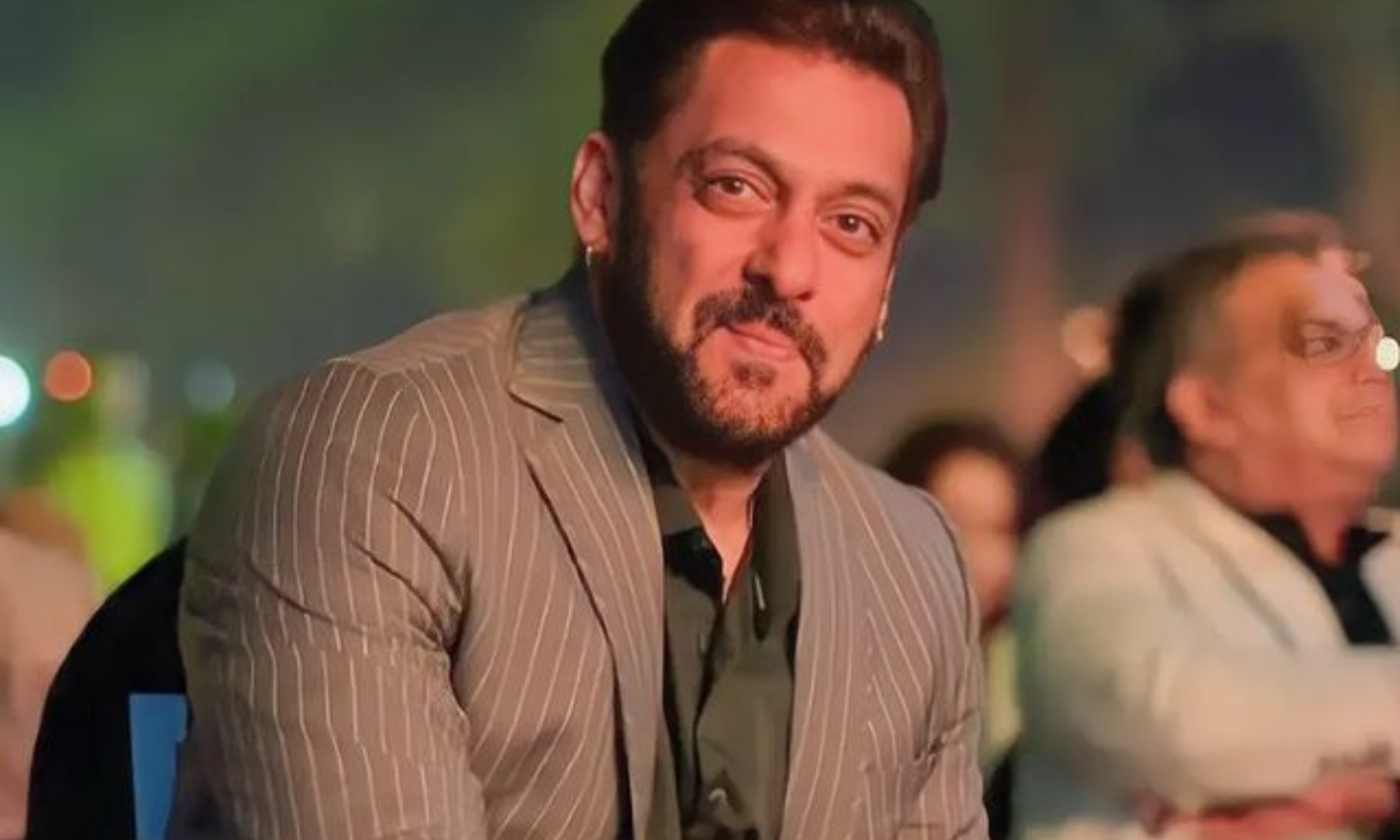 Salman Khan: आखिरकार इतने सालों बाद सलमान खान ने कर ली सगाई? मिला प्रूफ